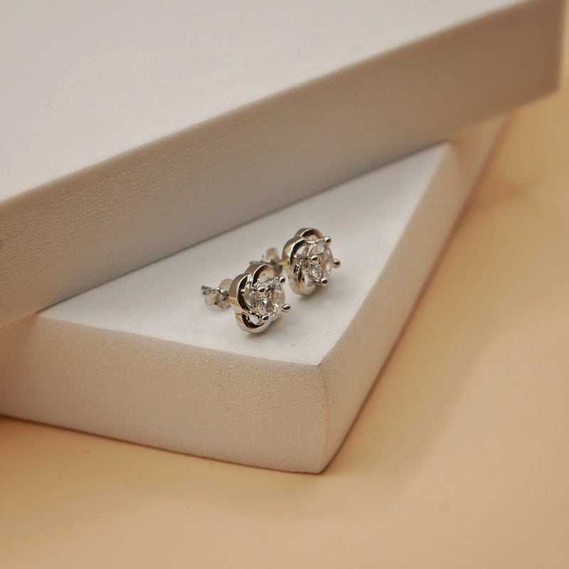 Floral Solitaire Stud Earring