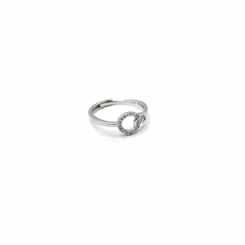 Interlocking Circle Elegance Ring
