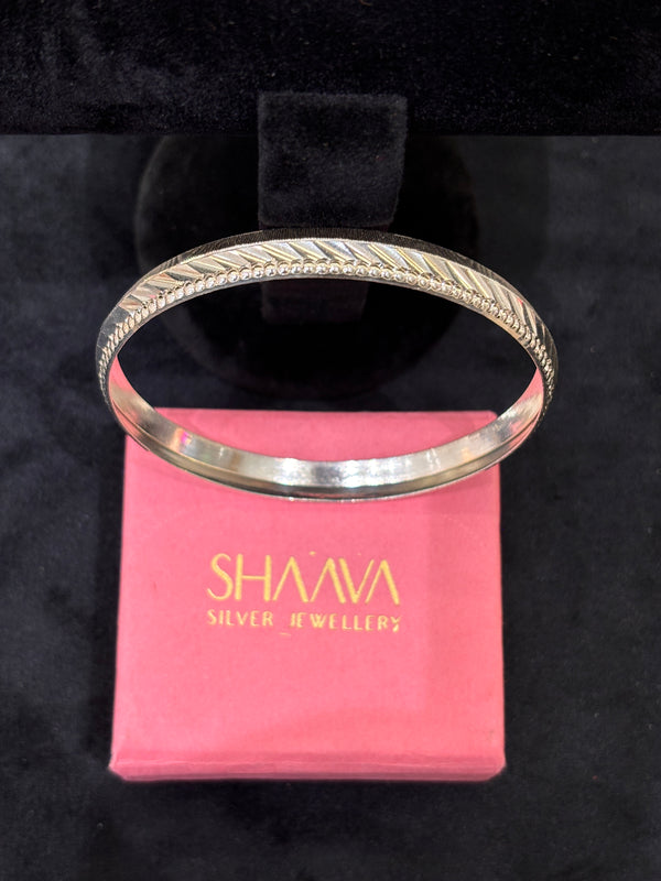 Minimal Edge Silver Kada
